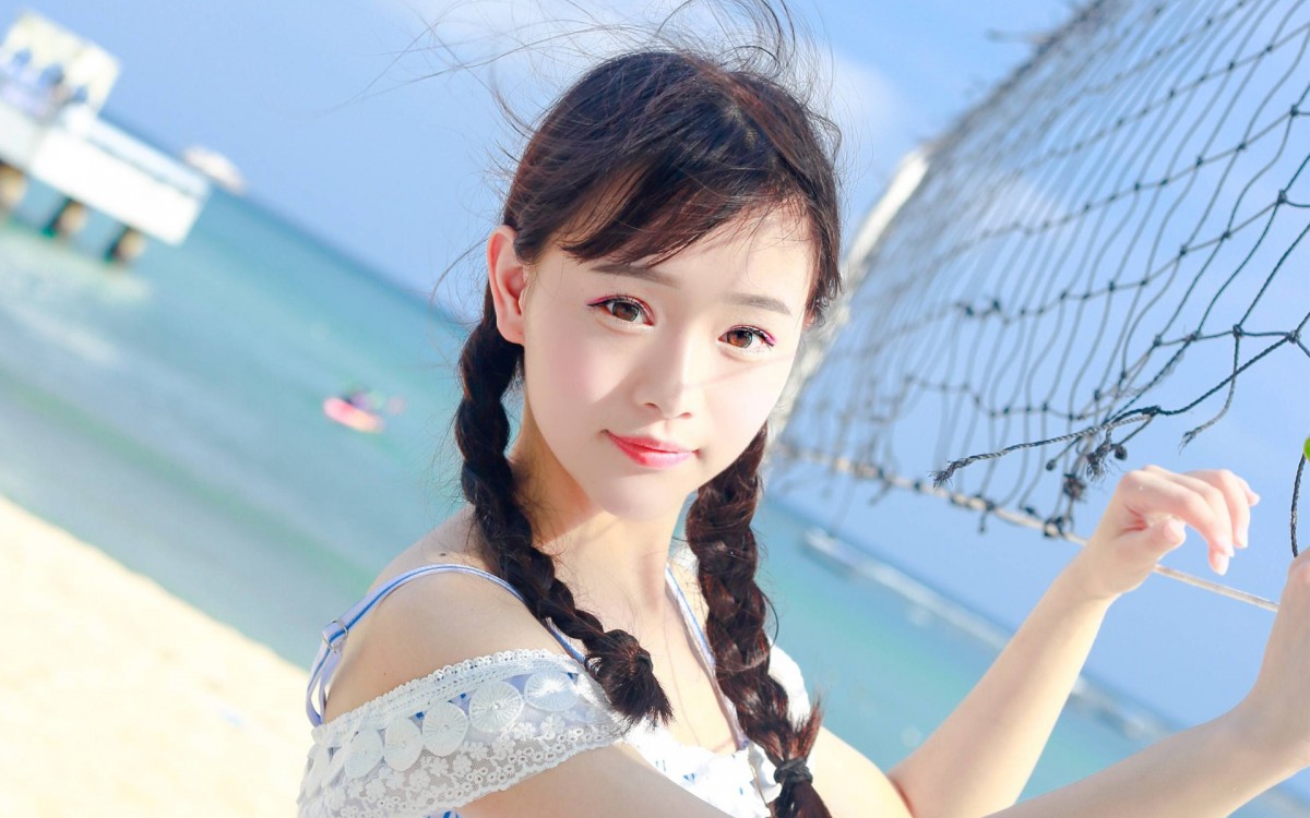 清新吊带美女海边写真图片-美女壁纸-高清美女图片-娟娟壁纸