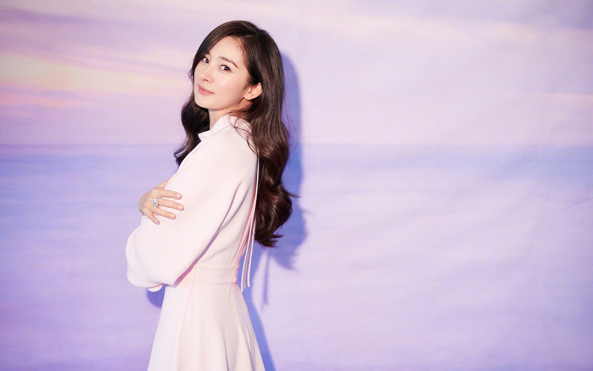 杨幂高清淑女写真图片-美女壁纸-高清美女图片-第4图-娟娟壁纸