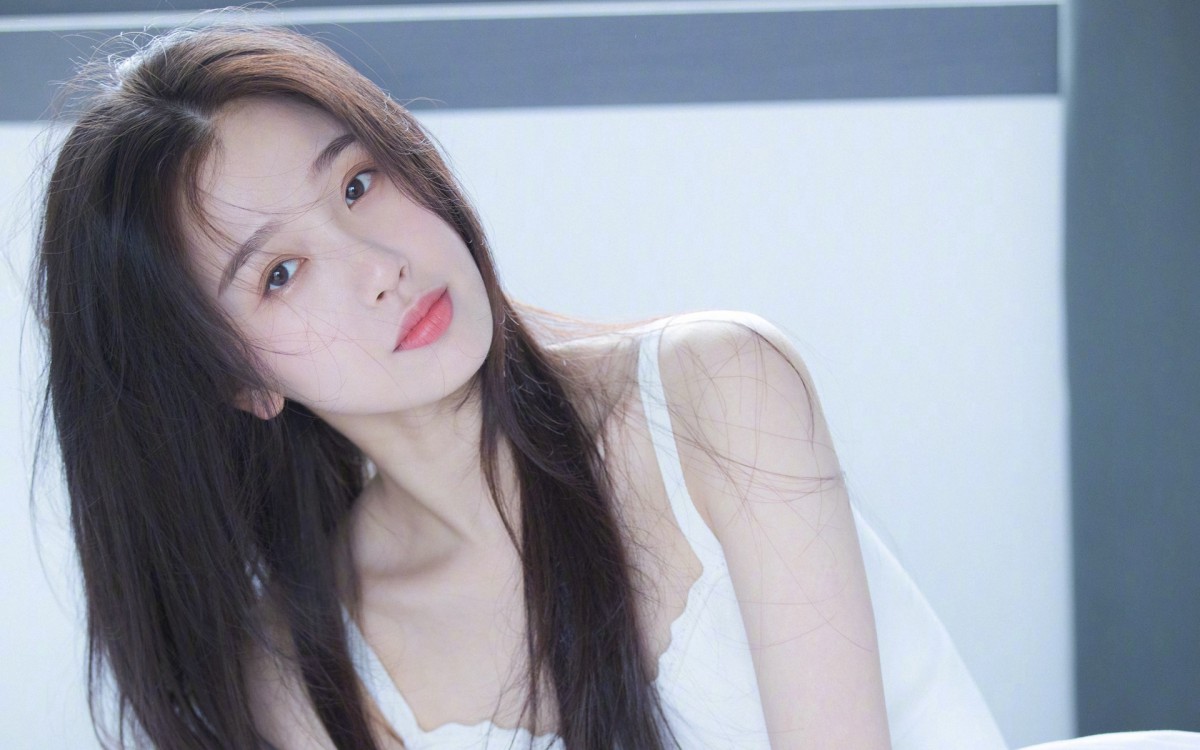 虞书欣甜美图片-美女壁纸-高清美女图片-第4图-娟娟壁纸
