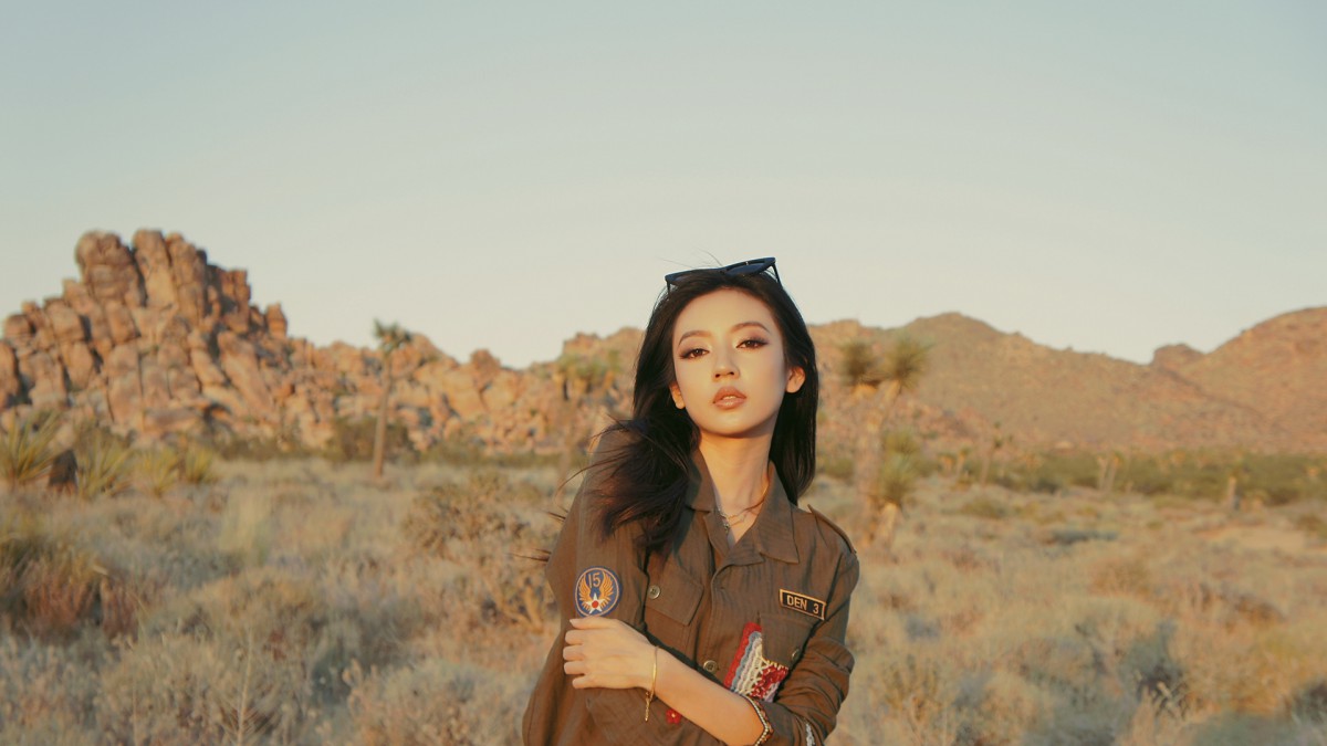 何瑞贤性感公路写真图片-美女壁纸-高清美女图片-第6图-娟娟壁纸
