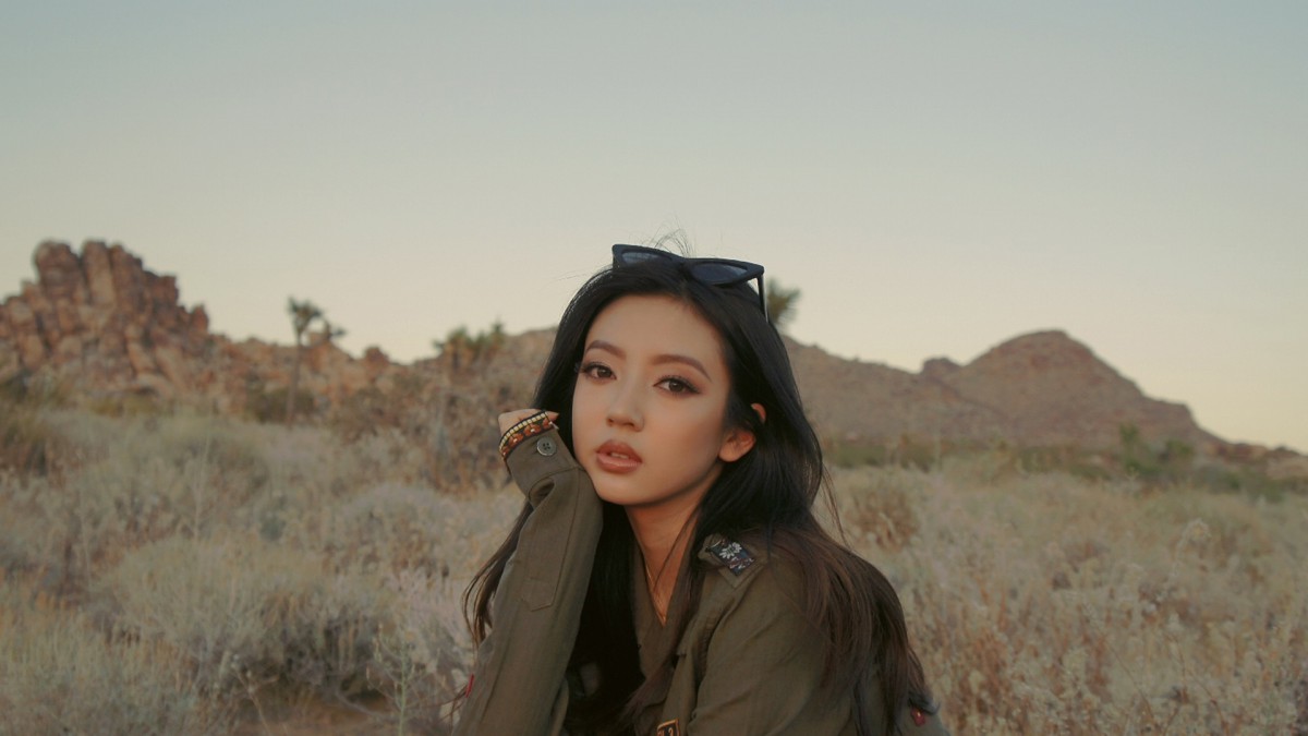 何瑞贤性感公路写真图片-美女壁纸-高清美女图片-第7图-娟娟壁纸