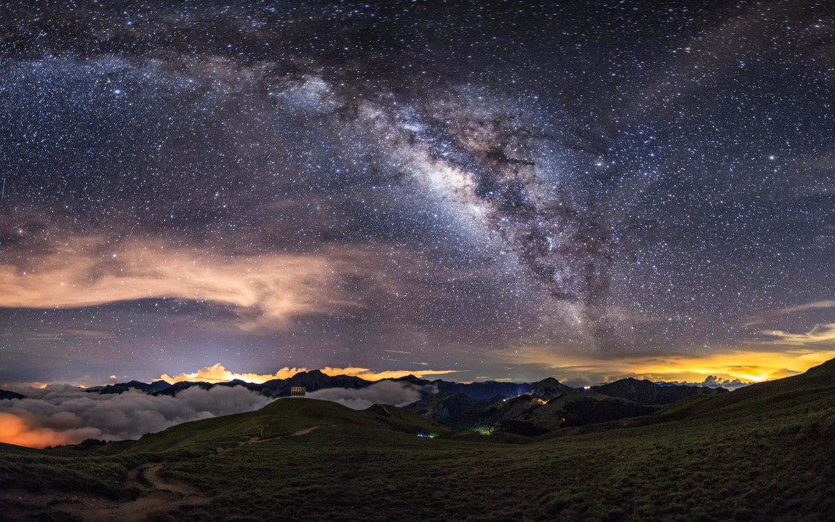 山云银河系星空7k风景图片