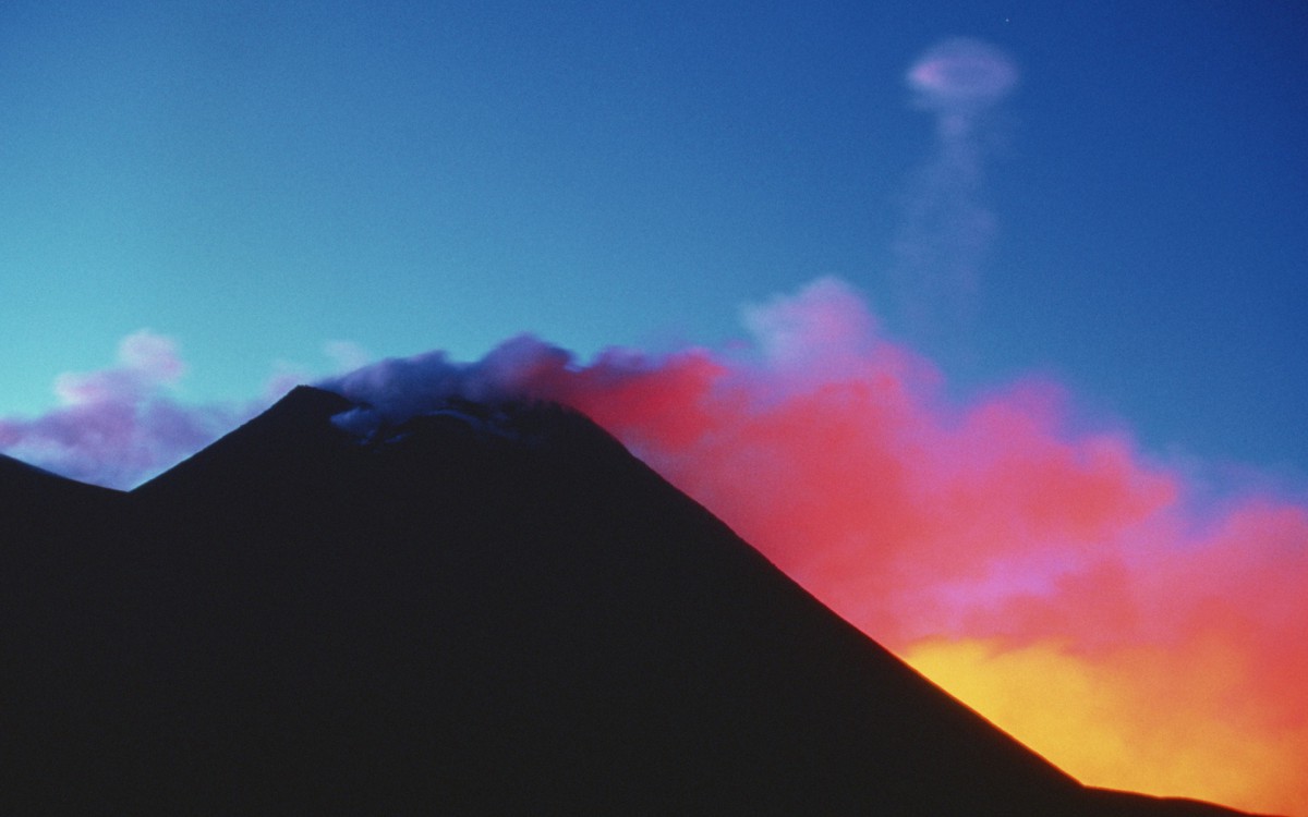 火山喷发的壮丽景观壁纸1112