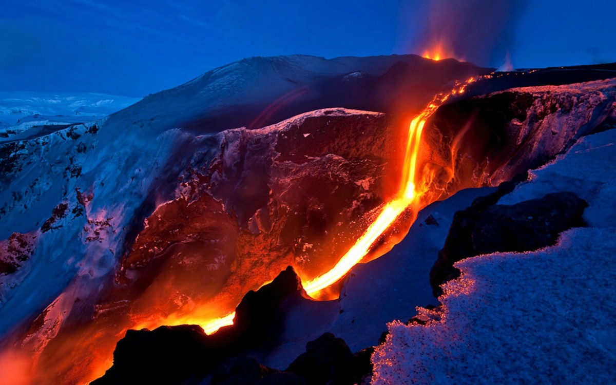 火山喷发图片-风景壁纸-高清风景图片-第2图-娟娟壁纸