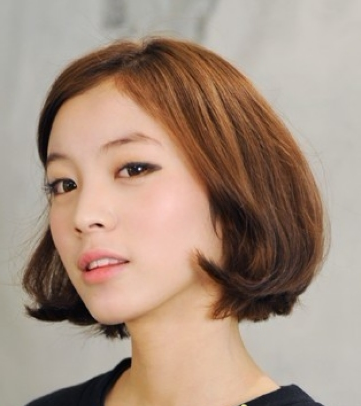 短发女生瓜子脸发型设计图片