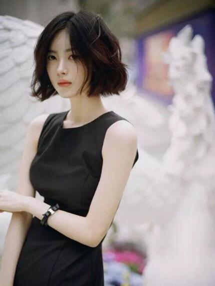 好看的女生中分短发发型图片