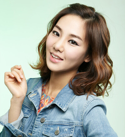 韩式短发烫发发型六:这款波波头短发烫发发型更适合30 的成熟优雅女性