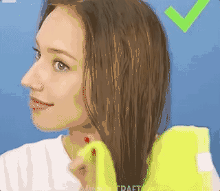 另外,如果想要头发更快干,吹风机更好吹,要像发廊一样把头包起来.