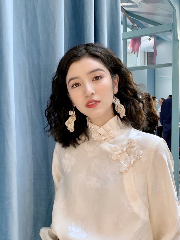 温柔 气质 甜美 森系 复古 港风 都可以长发也可以烫的蛋卷头长发更显