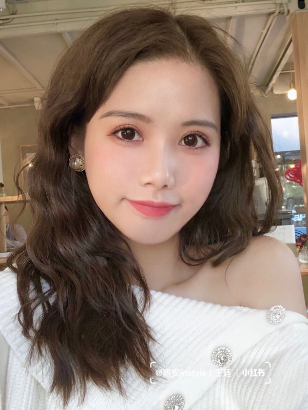 没想到圆脸女生烫法式卷发这么好看显脸小