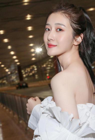 杨欣颖性感机场街拍照图片44