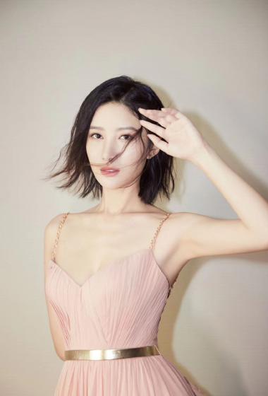吴优性感吊带裙写真图片55