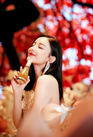 娜扎苏秘37°代言活动照性感图片,古力娜扎图片-第12图