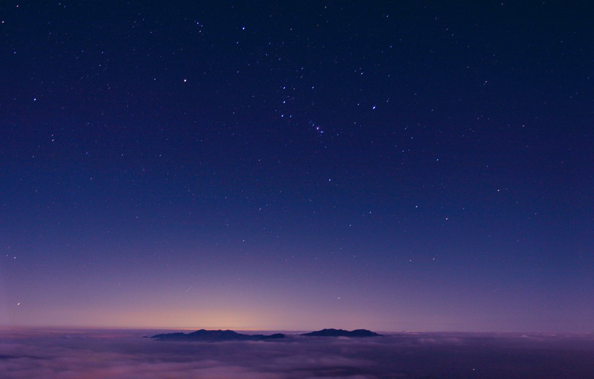 璀璨的星空夜景图片