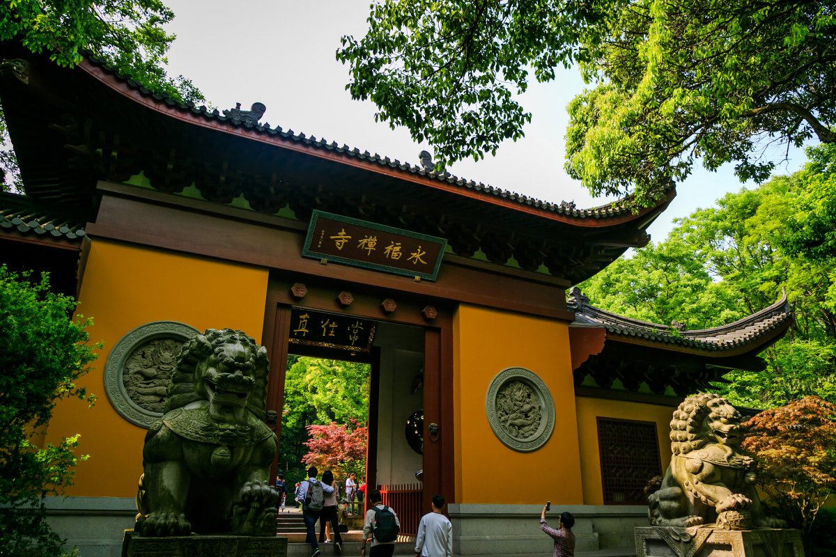 浙江杭州灵隐寺寺庙建筑风景图片