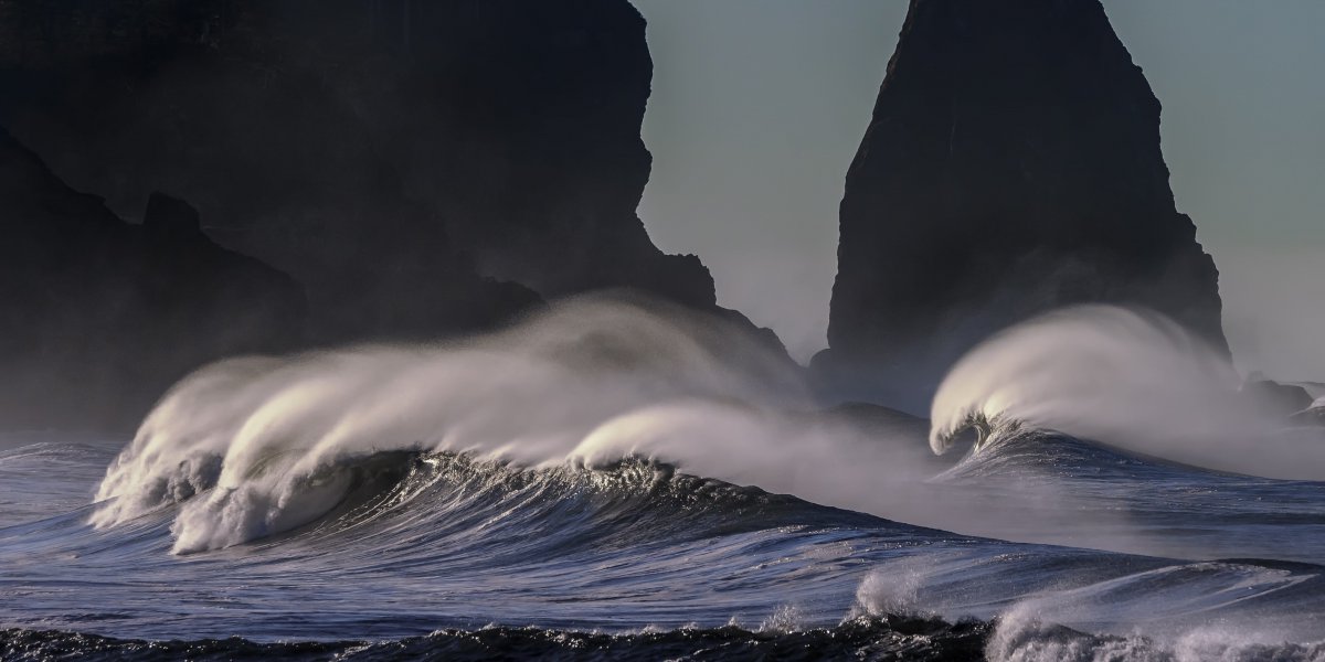 波涛汹涌的大海海浪风景图片