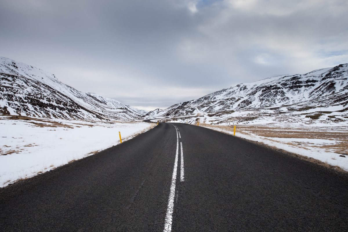 冬季雪山公路图片