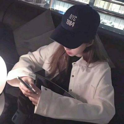 戴帽子头像女生酷酷的