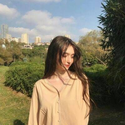 唯美女生头像侧脸长发披肩最新