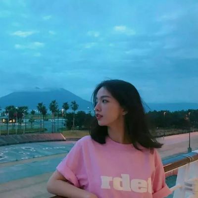 高清搞怪的长发女生头像最新
