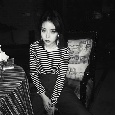 高冷范的女生黑白头像超酷超霸气