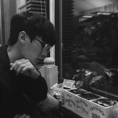 高冷伤感的qq男生黑白头像