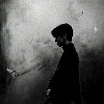 高清孤独忧伤的男生黑白头像图片