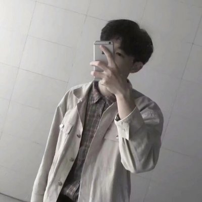 qq头像男生手机挡脸