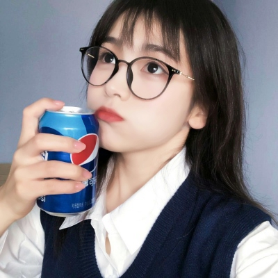 女生戴眼镜高清大图头像