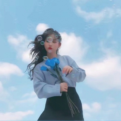 高清唯美的女生头像蓝色系天空图片