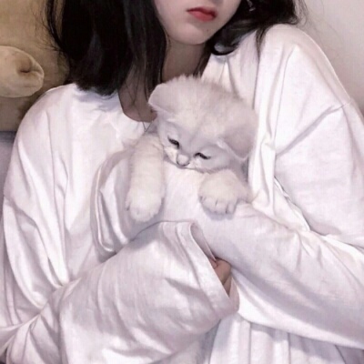 女生抱猫头像高清真人