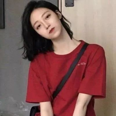 红色系列头像女生