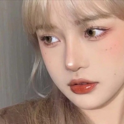 高清好看的超纯近脸个性女头
