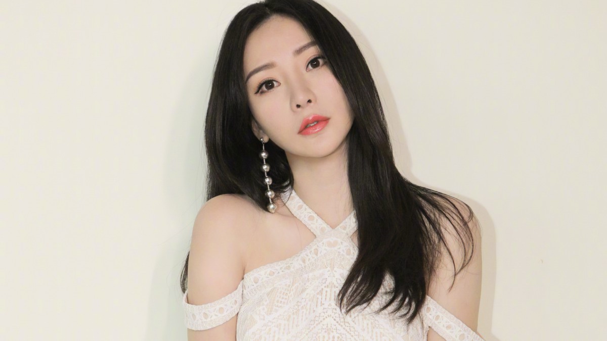 柳岩时装写真秀图片-美女壁纸-高清美女图片-第7图-娟娟壁纸