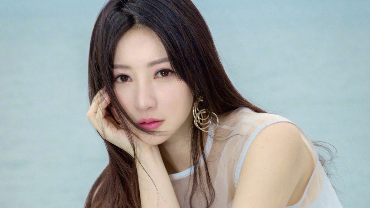 柳岩秀傲人身材图片-美女壁纸-高清美女图片-第6图-娟娟壁纸