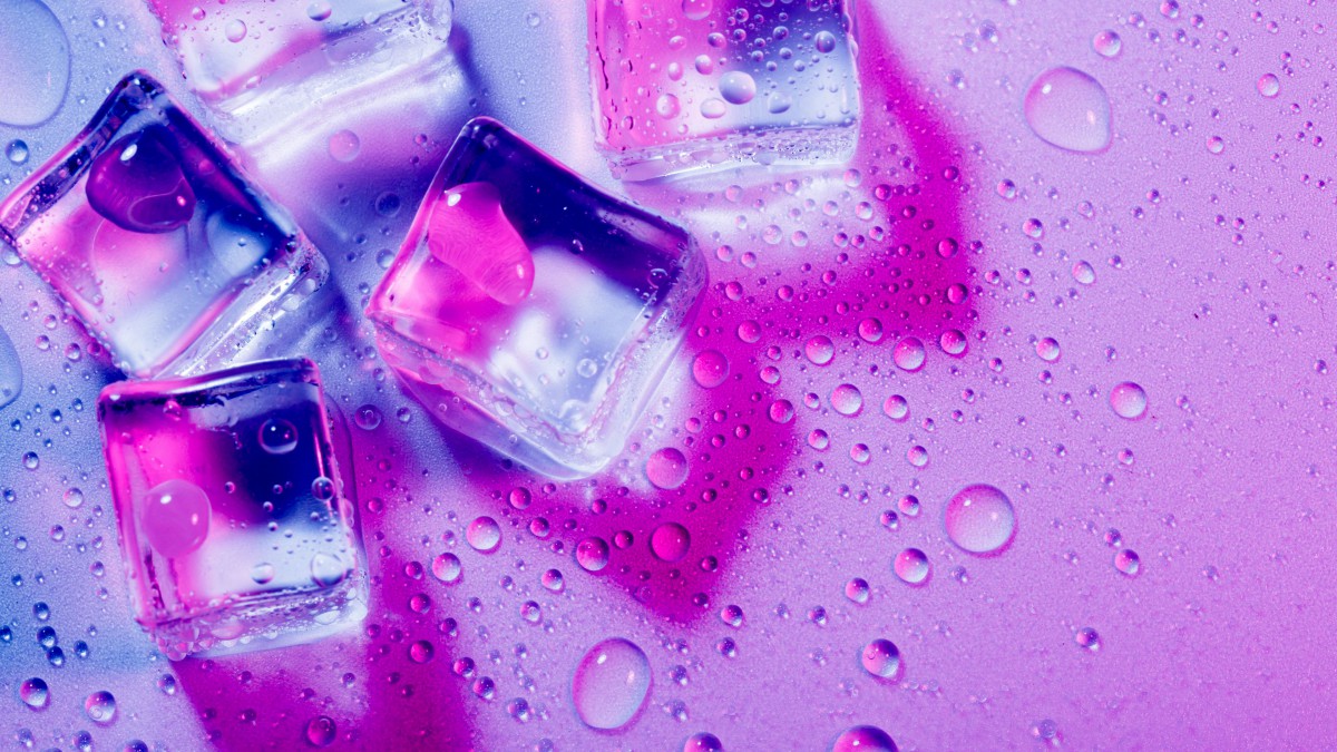 晶莹剔透的冰块图片-炫彩壁纸-高清炫彩图片-第6图-娟娟壁纸