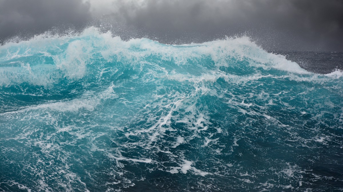 桌面壁纸 风景 大海海滨 > 海洋巨浪浪花图片显示:√欣赏模式   全屏