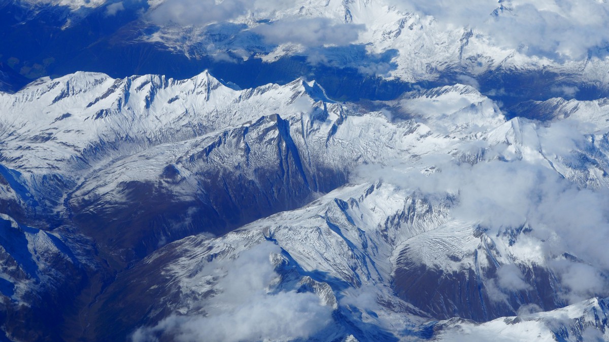 雄伟壮观的雪山图片-风景壁纸-高清风景图片-第5图-娟娟壁纸