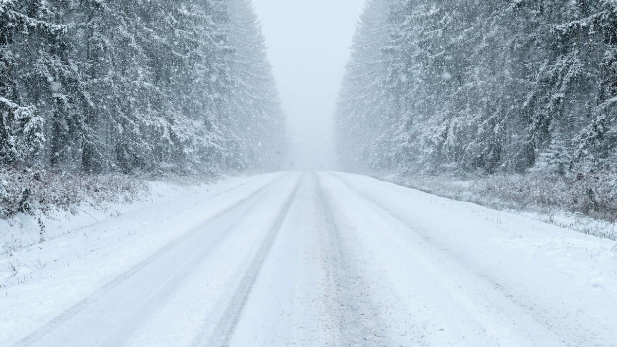 冬季雪天道路風景壁紙37