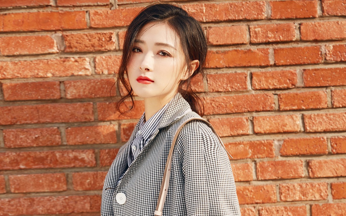 美女万茜图片壁纸-美女壁纸-高清美女图片-娟娟壁纸