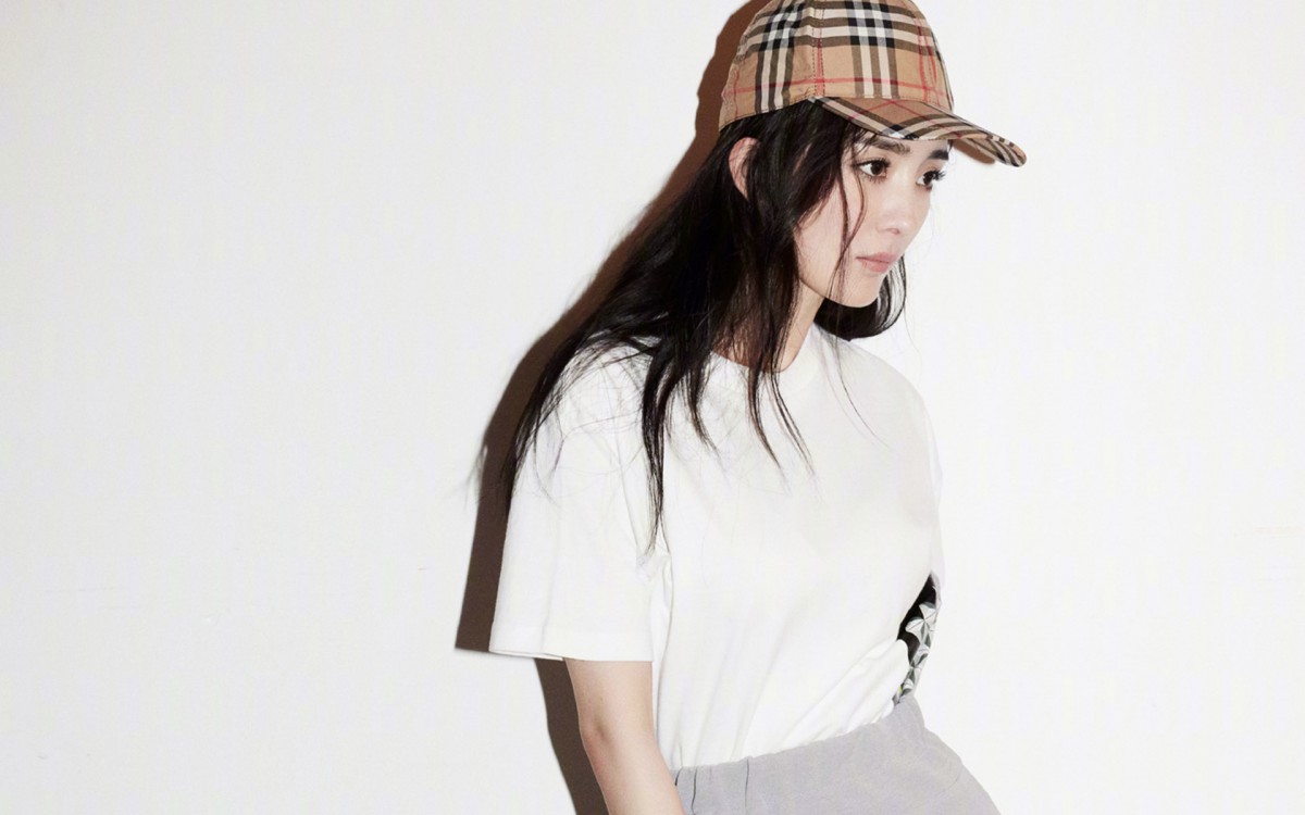 桌面壁纸 美女 女星模特 > 杨幂图片显示:√欣赏模式   全屏模式 上一