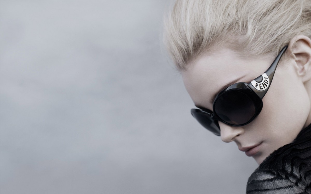 fendi 第一辑,分享一组其他品牌图片给大家,图中的桌面壁纸壁纸