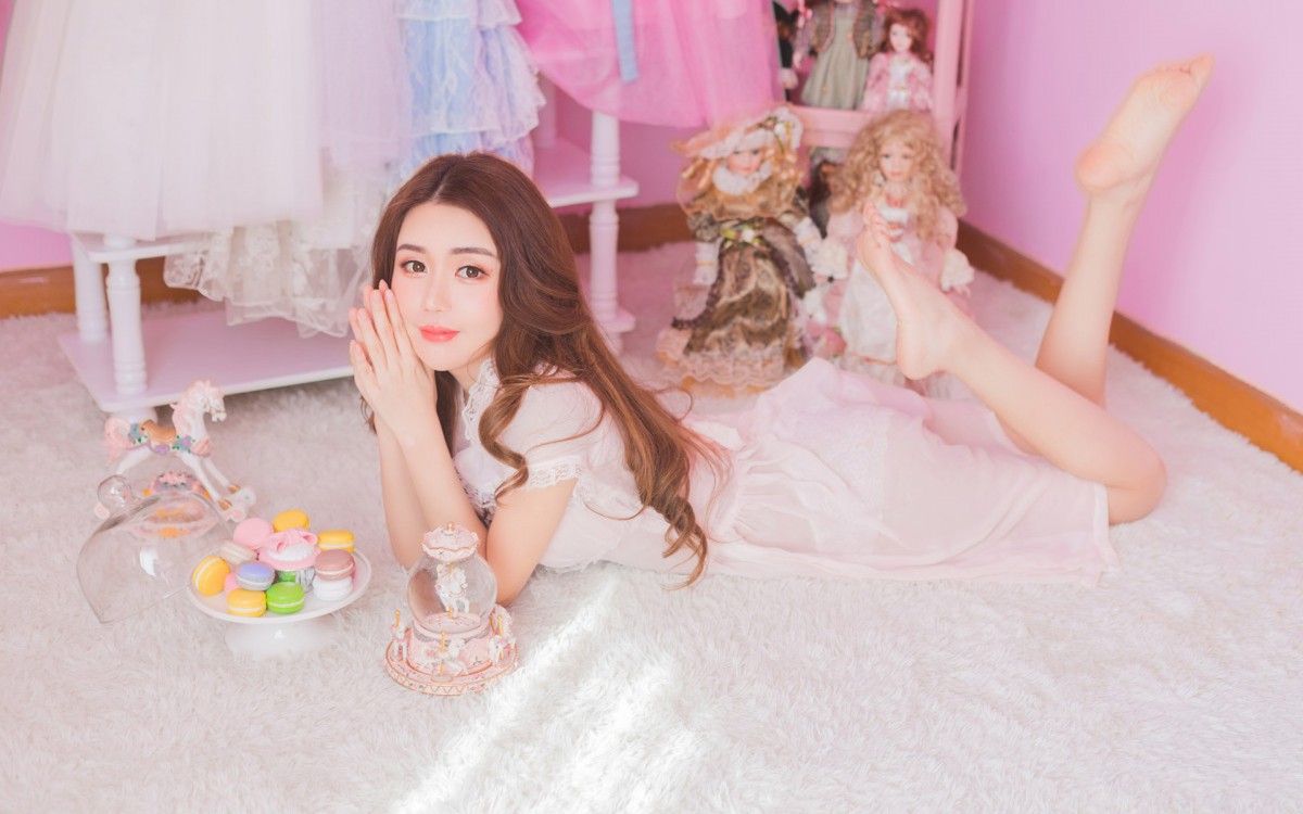 粉色美女人图片壁纸27