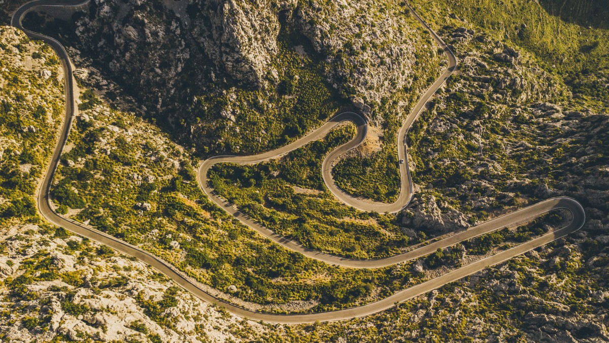 蜿蜒盘旋的公路图片611