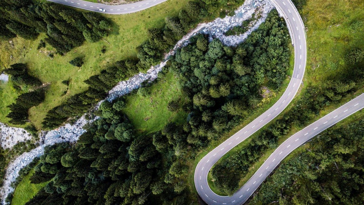 蜿蜒盘旋的公路图片(8/11)