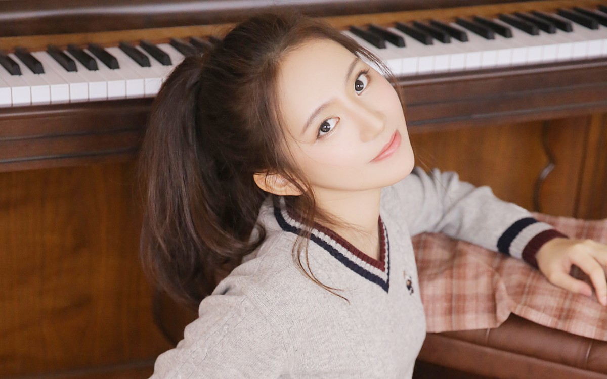 清纯性感动人的小美女图片-美女壁纸-高清美女图片-第4图-娟娟壁纸