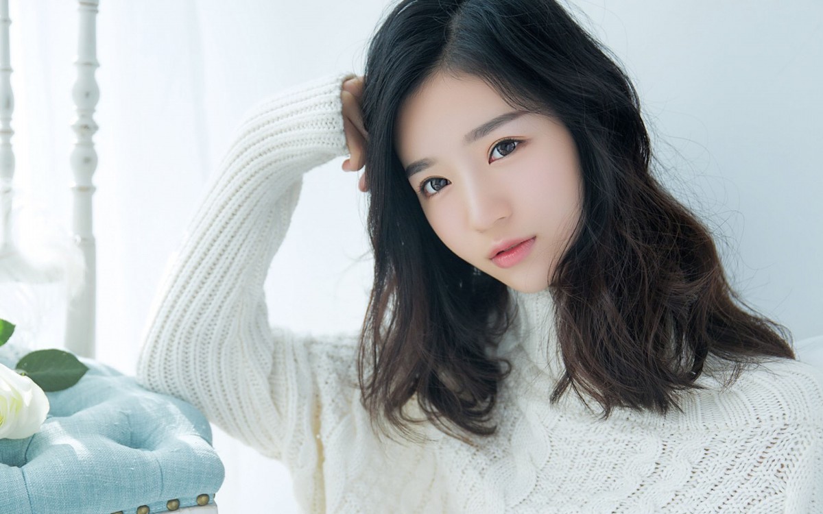 白嫩美女头像图片壁纸99