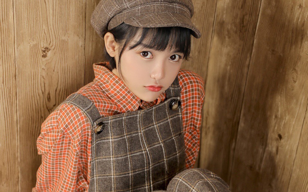 画画的女孩学生妹图片壁纸-美女壁纸-高清美女图片-第9图-娟娟壁纸