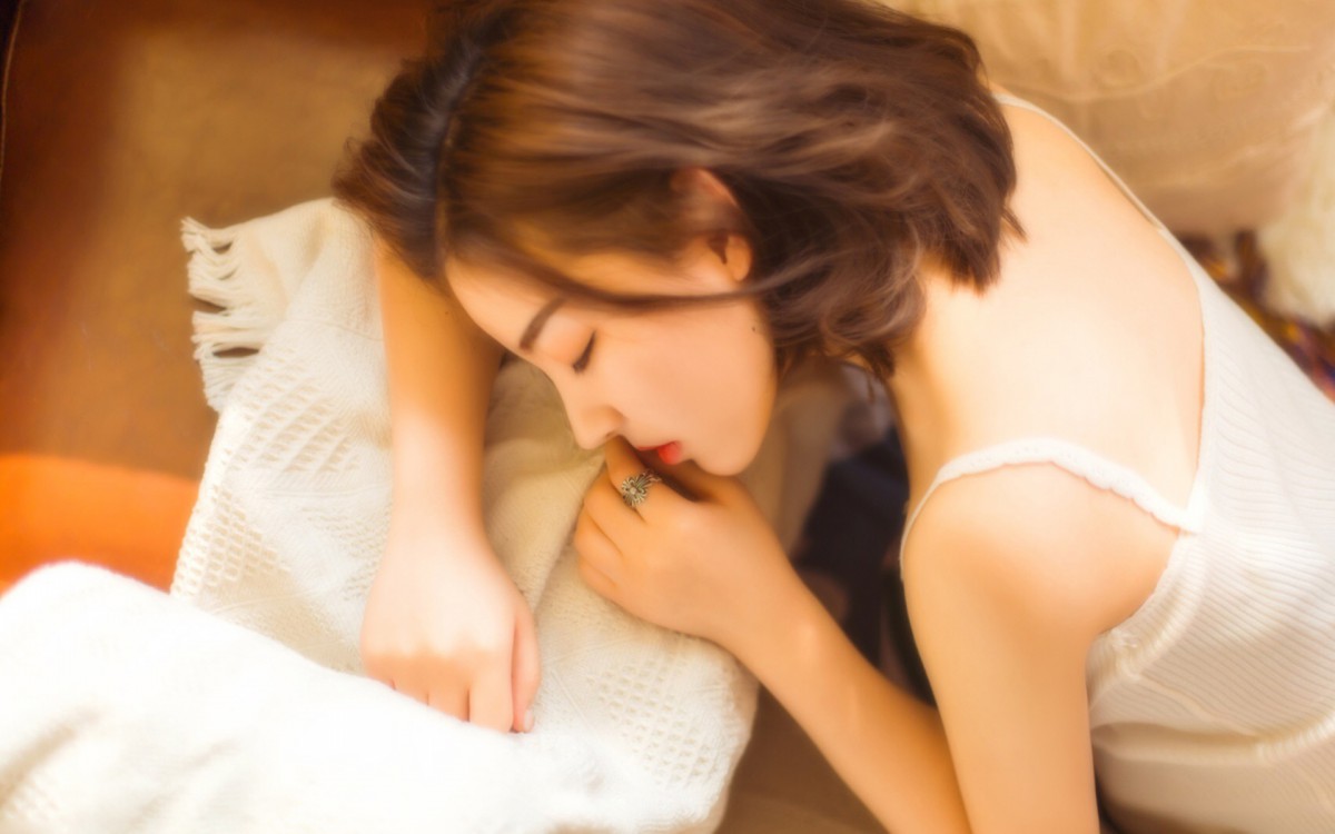 朦胧性感美女图片壁纸-美女壁纸-高清美女图片-第2图-娟娟壁纸