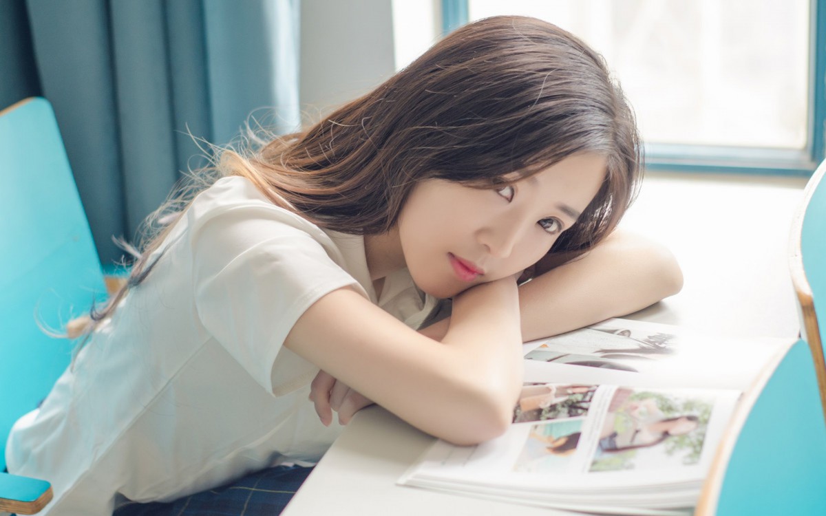 长发养眼女大学生妹美女生活照图片(8/8)